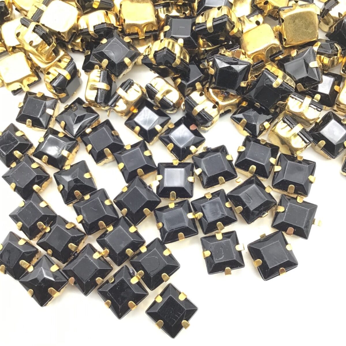Pedra Engrampada Quadrado Base Dourado 8mm X 8mm C/100unidades - Imagem 9