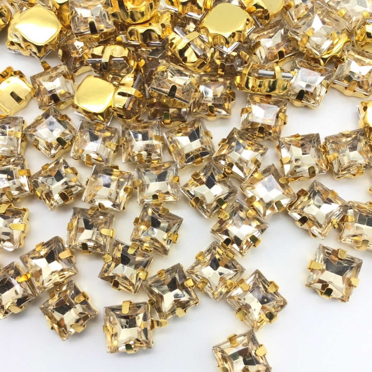Pedra Engrampada Quadrado Base Dourado 8mm X 8mm C/100unidades - Imagem 28