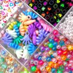 Kit Miçangas Infantil Coloridas Para Montagem De Pulseiras E Colar C/2110Unidades - Imagem 2